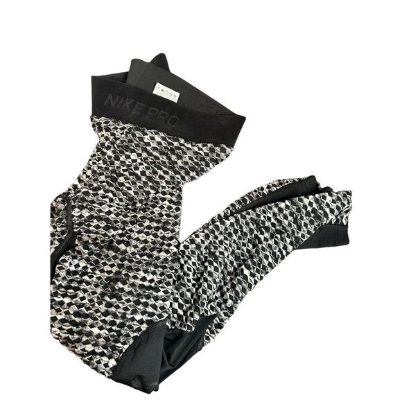 Nike Pro Hyperwarm training tights size medium 25.5” in seam - Picture 7 of 14